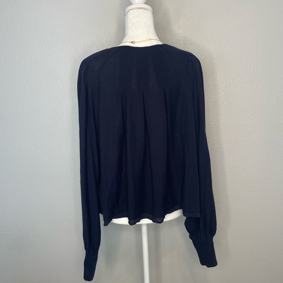 Free People Navy Puff Sleeve Pleated Blouse WOMENS LARGE - Picture 4 of 6